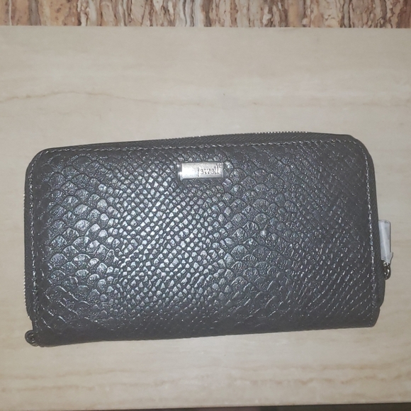 Handbags - 🎉3/$10 NWOT Brand new never used wallet/clutch